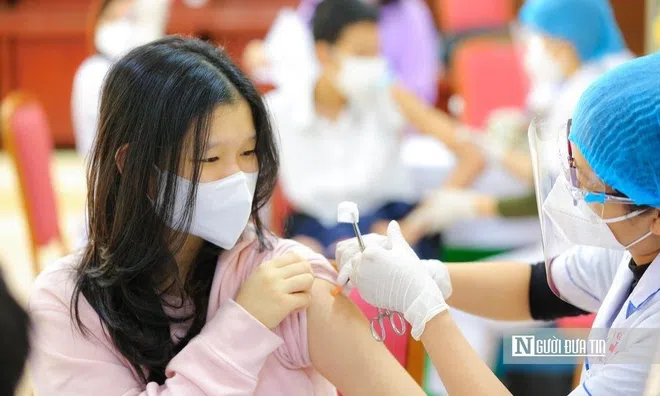 Hà Nội tiêm vắc-xin phòng Covid-19 cho học sinh lớp 9