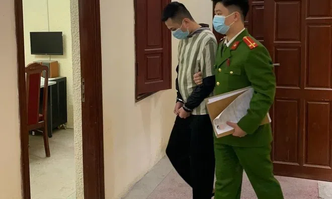 Khởi tố nam thanh niên cầm dao đâm bạn trọng thương