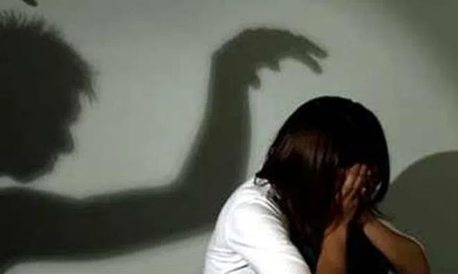 Cụ ông 77 tuổi bị bắt sau hơn 15 năm trốn truy nã tội hiếp dâm trẻ em