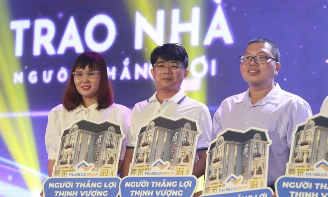Thắng lợi Group dành gần 80 tỷ mua xe và 14 căn nhà tài trợ cho CBNV