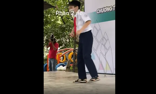 Clip nam sinh biểu diễn nhảy ngẫu hứng thu về hàng triệu lượt xem, dân mạng "rần rần" thả tim