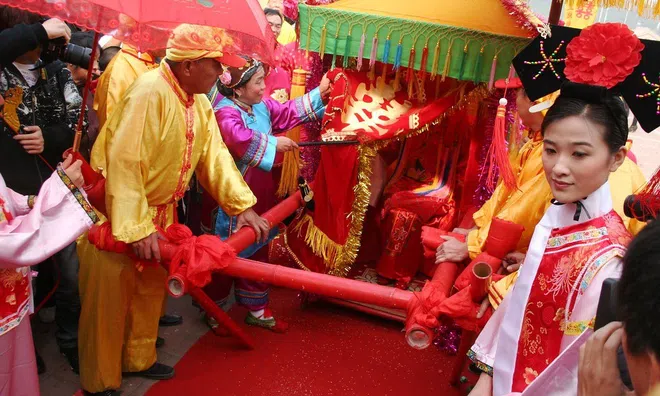 Vợ không cho thân mật, chồng uất ức kiện đòi tiền sính lễ