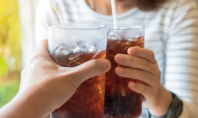 Bé trai mắc ung thư đại trực tràng giai đoạn cuối do thói quen ăn uống cực đoan