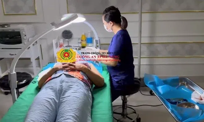 Phát hiện cơ sở thẩm mỹ để nhân viên lao công phẫu thuật cho khách