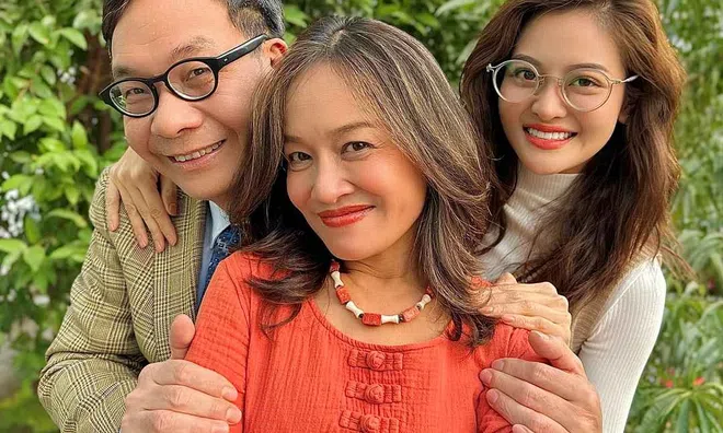 Thùy Anh cảm thấy như con gái của nghệ sĩ Tú Oanh, Đức Khuê