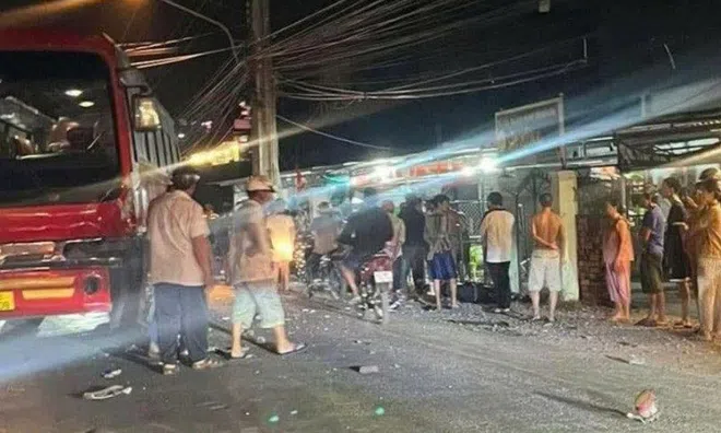Vụ xe máy "đấu đầu" xe khách ở Long An: Camera tiết lộ tốc độ "xé gió" của xe máy