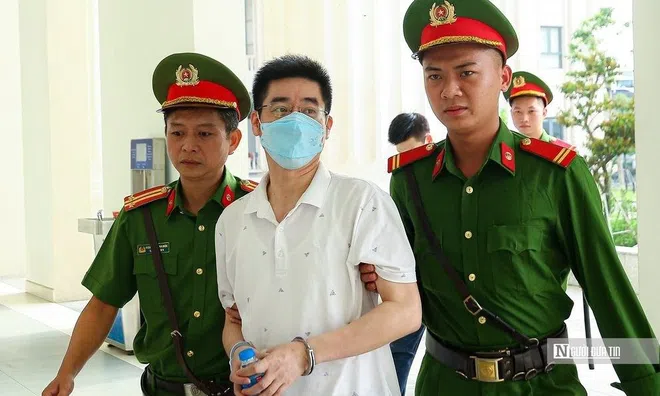 Chuyến bay giải cứu: Áp giải các bị cáo tới tòa để nghe đề nghị mức án