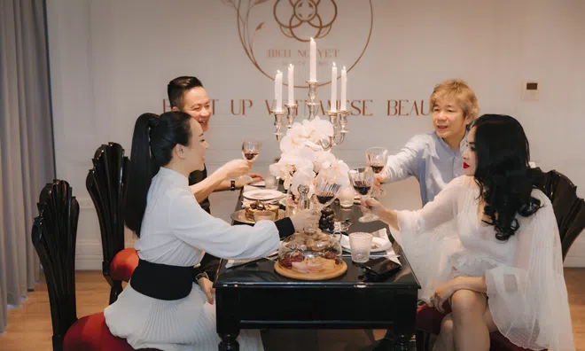 Diva Thanh Lam đón tiệc sinh nhật bất ngờ tại Bich Nguyet Beauty Clinic