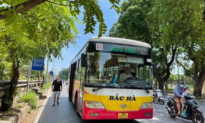 Cần nhìn nhận thế nào khi doanh nghiệp xe buýt "cạn tiền", phá sản?
