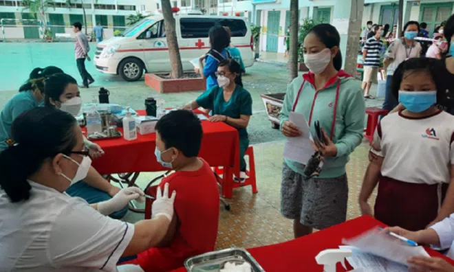 Tp.HCM triển khai xe tiêm vắc-xin phòng Covid-19 lưu động cho học sinh