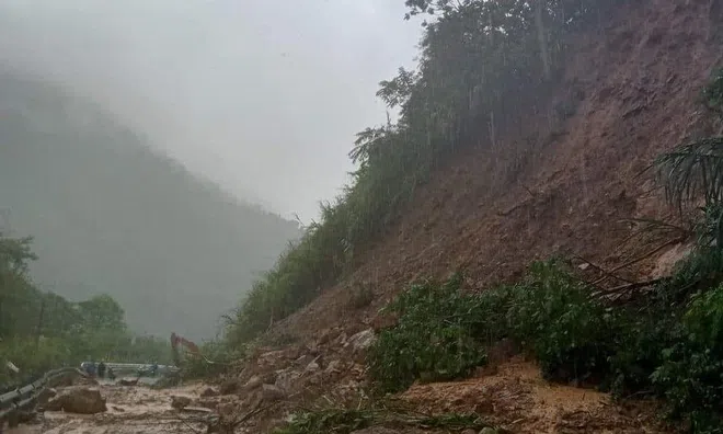 Khẩn trương thông đường, nhanh chóng hỗ trợ đồng bào bị lũ quét