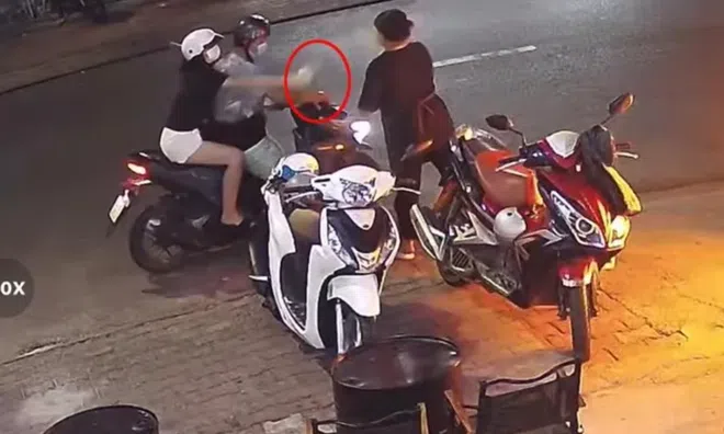 Vụ nữ nhân viên ôm mặt cầu cứu vì bị tạt nước ớt: Do mâu thuẫn trên mạng
