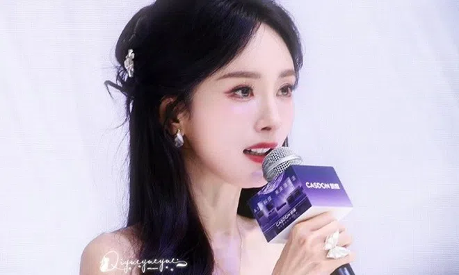 “Nữ thần màn ảnh” Dương Mịch gây chú ý khi xuất hiện, nhan sắc tuổi U40 khiến fan trầm trồ