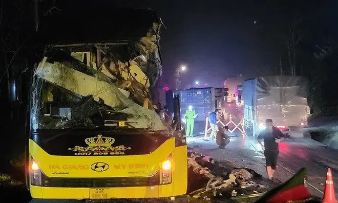Clip: Hiện trường vụ tai nạn xe khách ở Tuyên Quang khiến 5 người tử vong