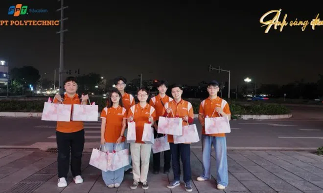 Tri ân tới những “bóng hồng” lặng lẽ sau tiếng chổi tre