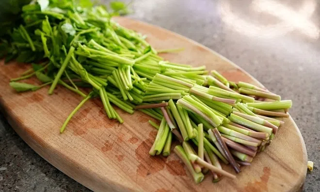 Những loại rau quen thuộc dễ thành "ổ ký sinh trùng", mắt thường không thấy, cái số 2 nhiều nhà ăn sống thường xuyên