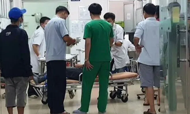 Làm rõ vụ hai người bị kẻ lạ mặt xông vào nhà chém trọng thương khi đang ăn cơm