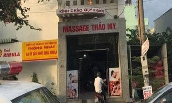 Bắt quả tang 4 nhân viên massage bán dâm trong phòng VIP