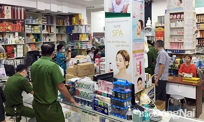 Tạm giữ lô thuốc, dụng cụ y tế trị giá 5 tỷ đồng không rõ nguồn gốc tại nhà thuốc lớn nhất Đồng Nai