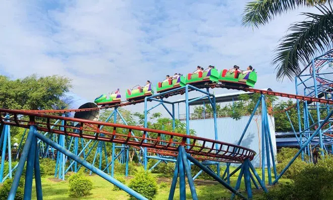 Thông tin về 3 học sinh văng khỏi tàu siêu tốc ở Phú Thọ: Đều ở Hà Nội, 1 em tử vong