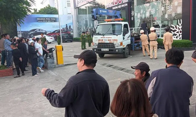 Khởi tố nữ tài xế lao vào showroom ô tô ở Phú Thọ khiến 1 người thiệt mạng