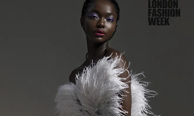 Người mẫu da màu Kaddy Saidy trình diễn BST thời trang của nhà thiết kế người Việt tại London Fashion Week 2021