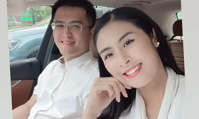 Hiếm hoi lộ diện cùng nhau, Hoa hậu Ngọc Hân không tiếc lời khen vị hôn phu tương lai