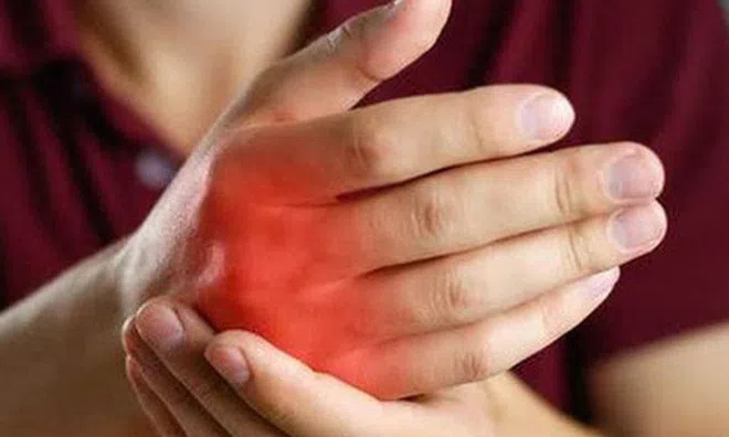 Bỗng trên tay có 5 dấu hiệu này, cần đi khám kẻo bệnh nguy hiểm ập tới