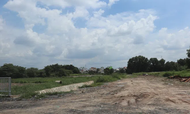 TP.HCM: Ai "tiếp tay" cho hoạt động san lấp, xây dựng không phép trên đất nông nghiệp ở Hóc Môn?