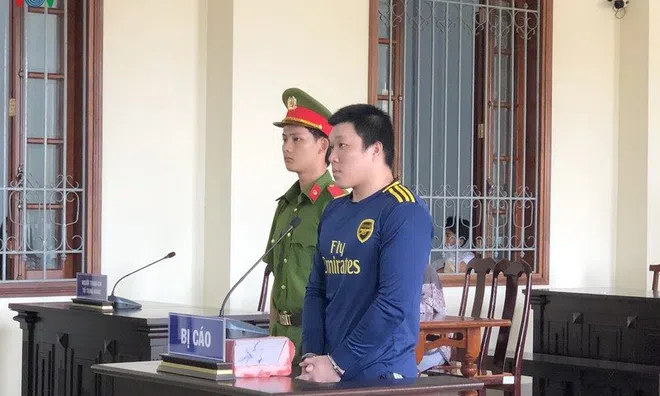 Đánh chết người vì tiền “bo” trong quán Karaoke
