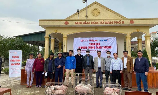 Phununews.nguoiduatin.vn đến với bà con vùng lũ
