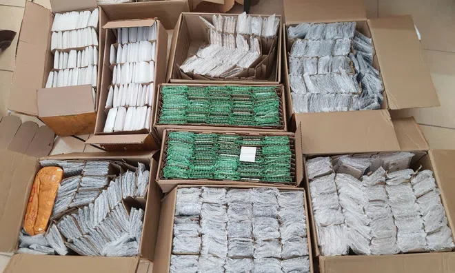 Hà Nội: Thu giữ gần 1.000 chiếc điện thoại iPhone nhập lậu bằng đường hàng không