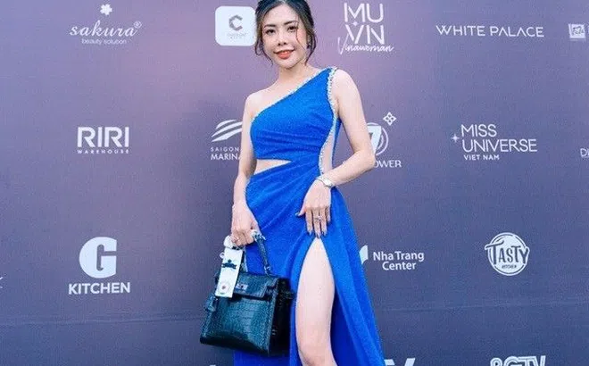 Xuất hiện tại Chung kết MUVN 2022, doanh nhân Bích Phương khoe nhan sắc rực rỡ