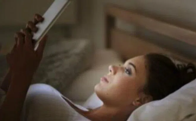 4 lý do không nên để điện thoại ở gần giường ngủ