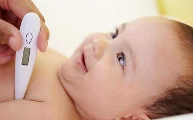 Top những sai lầm thường gặp khi bé bị sốt