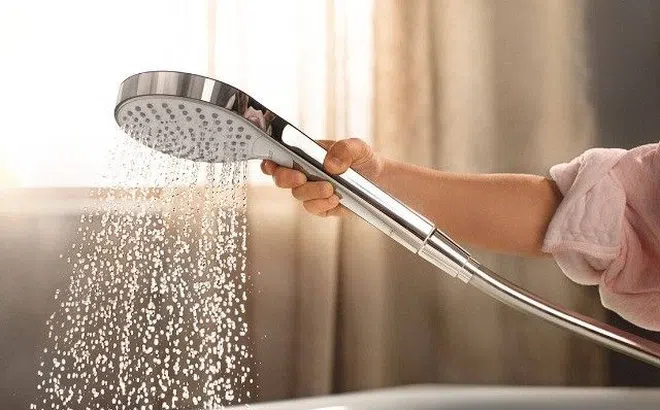 Bé trai 10 tuổi Hà Nội tử vong trong phòng tắm, "thủ phạm" là món đồ dùng nhà ai cũng có