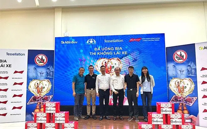 Ủy ban An toàn Giao thông Quốc gia cùng AB InBev nâng cao văn hóa thưởng thức bia có trách nhiệm cho hàng ngàn công nhân viên tại Bình Dương
