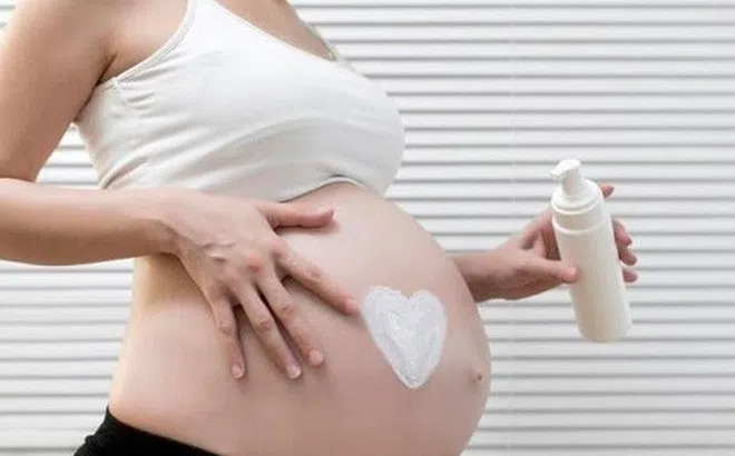 Mẹ bầu có nên skincare không? Liệu dược mỹ phẩm có an toàn cho mẹ bầu?