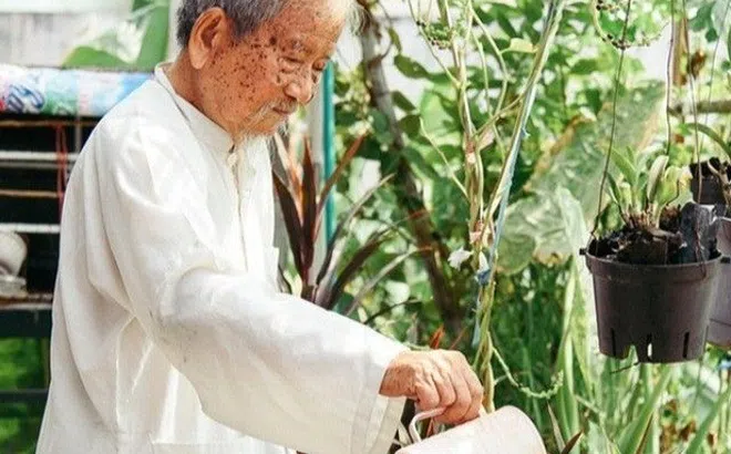 Cụ ông Sài Gòn 103 tuổi mỗi bữa ăn đều uống một ly nước này, bác sĩ nhắn mọi người: "Chớ học theo"