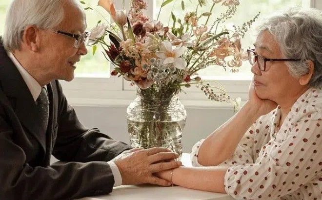 Vợ chồng giáo sư BV Việt Đức tuổi U90 nhưng vẫn “anh anh-em em”, luôn giữ thói quen đáng yêu trước khi ngủ suốt 60 năm