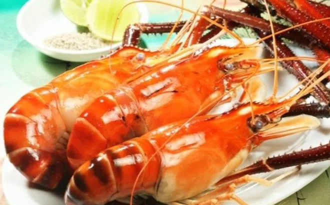 Sau 4 tiếng ăn tôm biển, cô gái ở Phú Thọ đốt cả vỏ tôm pha nước uống để rồi nhận cái kết ngoài sự tưởng tượng