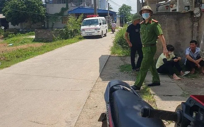 Tin tức 24h: Con trai bàng hoàng phát hiện thi thể bố mẹ ôm nhau trên giường