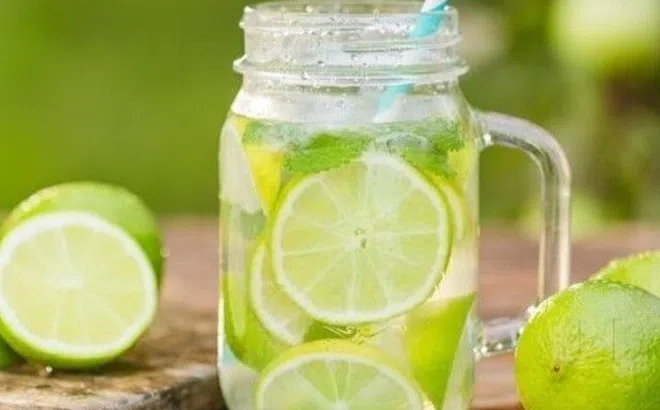 Uống nước chanh giúp tiêu diệt tế bào ung thư, mạnh hơn hóa trị gấp 10.000 lần: Chuyên gia nói gì?