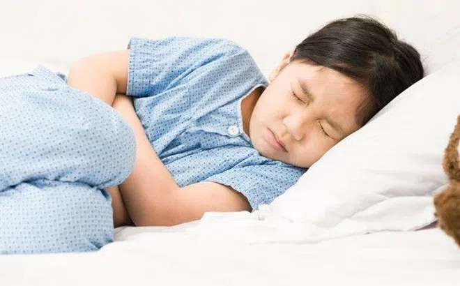 Đi học về, bé gái 6 tuổi vào toilet ngồi khóc, mẹ nghi con bị xâm hại nào ngờ gặp tình cảnh oái oăm này