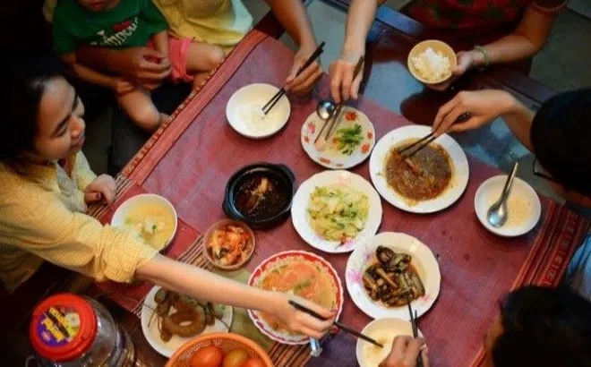 Người Việt ăn uống nhiều hơn cả Hàn Quốc, Nhật Bản: Chuyên gia cảnh báo những món "thanh cảnh" chứa cả đống calo