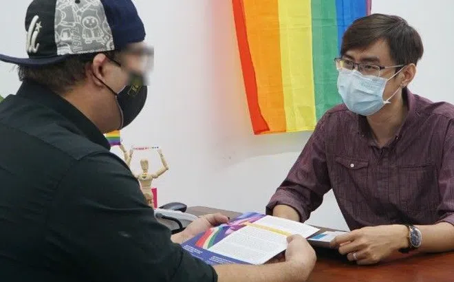 Người nhiễm HIV đang ngày càng trẻ hóa, số lượng người đồng giới mắc bệnh gia tăng