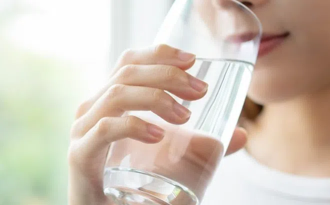 Bác sĩ Đông y: 4 thời điểm uống nước giúp giải độc ngũ tạng, nhưng người đau dạ dày nên tránh lúc này