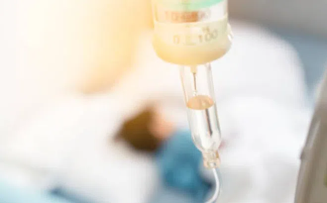 Bé trai 7 tuổi yếu liệt tứ chi theo cơn, đi khám bất ngờ phát hiện mắc căn bệnh tưởng chỉ gặp ở người lớn