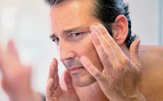 Đàn ông "xuống dốc" nhanh thì nửa dưới cơ thể thường có 5 thay đổi này, ai hay làm 4 việc càng dễ đoản thọ