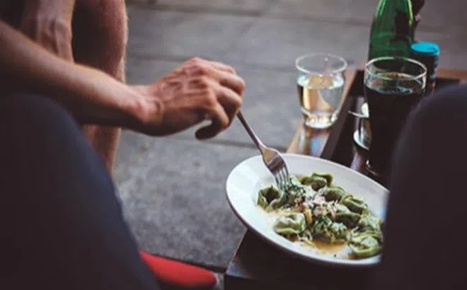 Cặp vợ chồng mỗi ngày uống một ly sữa, thình lình biết mắc ung thư gan, bác sĩ cảnh báo do mắc sai lầm này